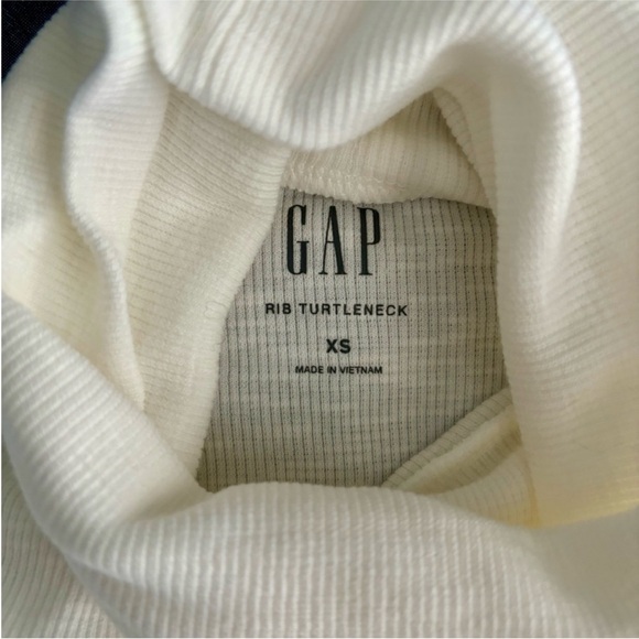 NWT Gap Women Ivory Off White Cream Ribbed Turtleneck size XS - Picture 2 of 4